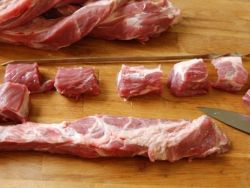 Come tagliare la carne su shish kebab
