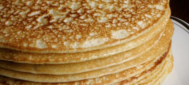 Pancake dengan susu yang ditapai dan resipi oat - resipi