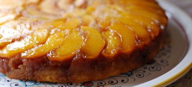 Flopas pyragas su persikų