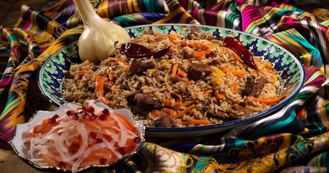 Pilau dalam kawah di stok - resipi lazat dan menarik hidangan Uzbek sebenar