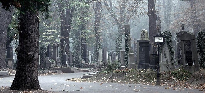 почему нельзя ходить на кладбище в среду
