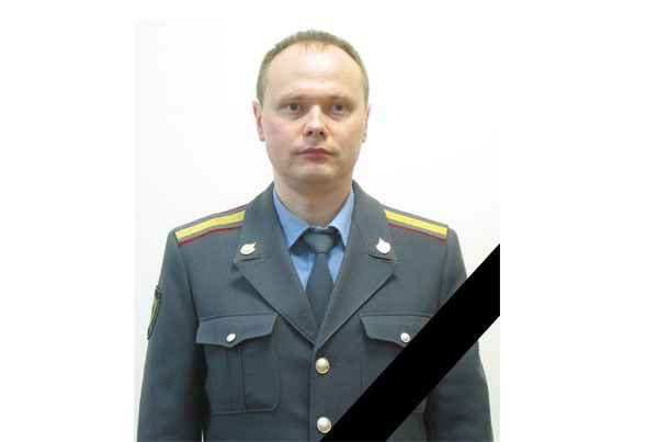 polis terbunuh dalam menembak di Otradnoye