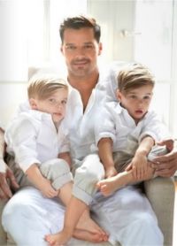 Ricky Martin con i suoi figli