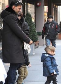 Ricky Martin bersama anaknya di New York