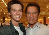 Arnold bersama anaknya Patrick