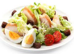 Caesar salad kandungan kalori