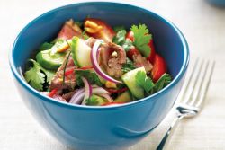 Salad Thai dengan resipi daging lembu