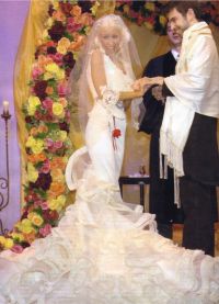 Christina Aguilera in un abito da sposa 3