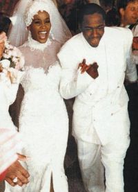 Whitney Houston vestuvių suknelėje 2