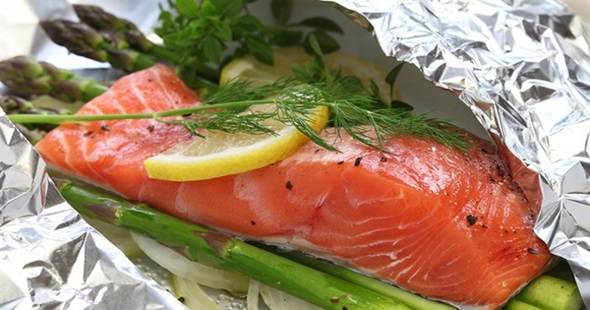 Salmon dalam ketuhar dalam foil - resipi masakan yang lazat dan tidak kompleks