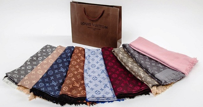 Scarf Louis Vuitton - bagaimana membezakan selendang asli Louis Vuitton dari palsu?