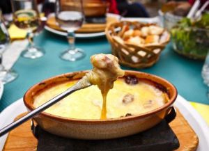 Fondue - salah satu hidangan kebangsaan Switzerland