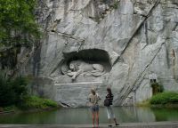 Singa yang mati adalah simbol dari Pengawal Swiss