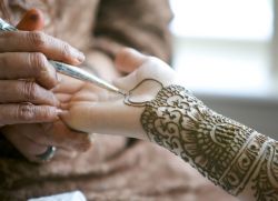 berapa banyak menyimpan mehendi henna