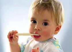 berapa banyak gigi yang ada pada kanak-kanak dalam tempoh dua tahun