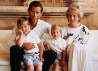 Puteri Diana, Putera Chalas dan anak-anak mereka William dan Harry (Henry)