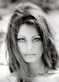 Sophia Loren memulakan kerjaya dengan kontes kecantikan