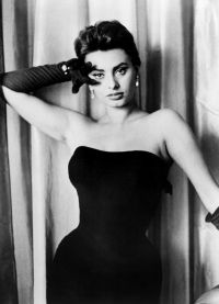 berat Sophia Loren 63-67 kg