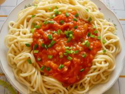 spaghetti con concentrato di pomodoro