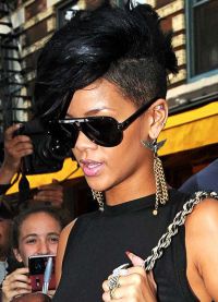 Rihanna haircuts12