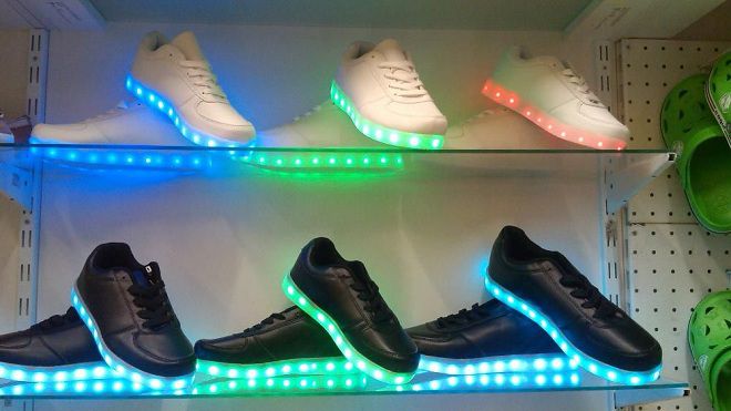сколько стоят светящиеся кроссовки