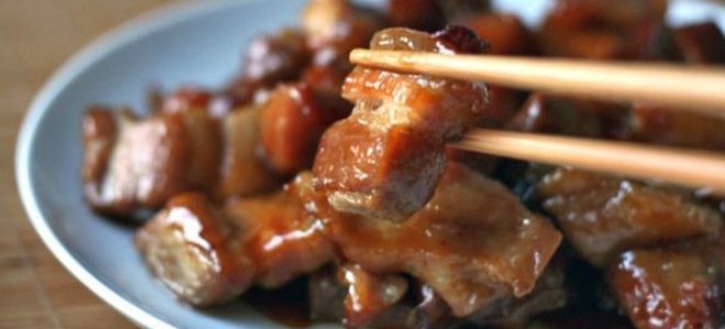 Babi dengan cendawan dalam bahasa Cina