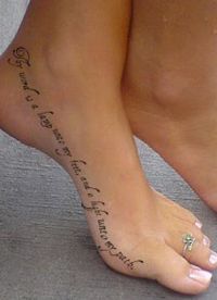 tatuiruotė ant kojos su užrašu 6