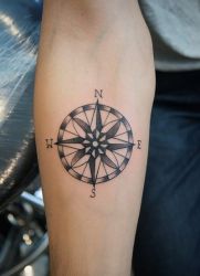 ką reiškia tatuiruočių kompasas