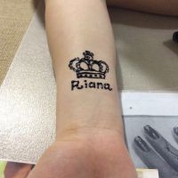 corona del tatuaggio al polso per ragazze9