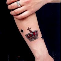corona per tatuaggio sul polso per ragazze4