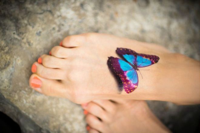 farfalla sulla gamba