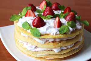 hiasan kek dengan strawberi dan pudina 16