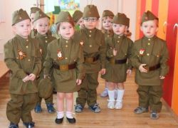Pakaian seragam tentera untuk kanak-kanak