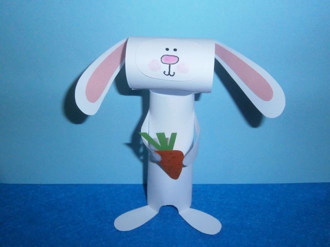Hare dari kertas dengan lobak tangan anda
