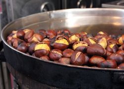 bagaimana menggoreng buah berangan dalam kuali