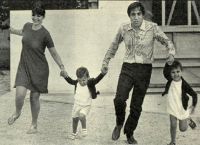 Adriano Celentano bersama isteri dan anak-anaknya